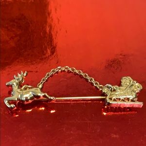 #458 Vintage Avon Brooch